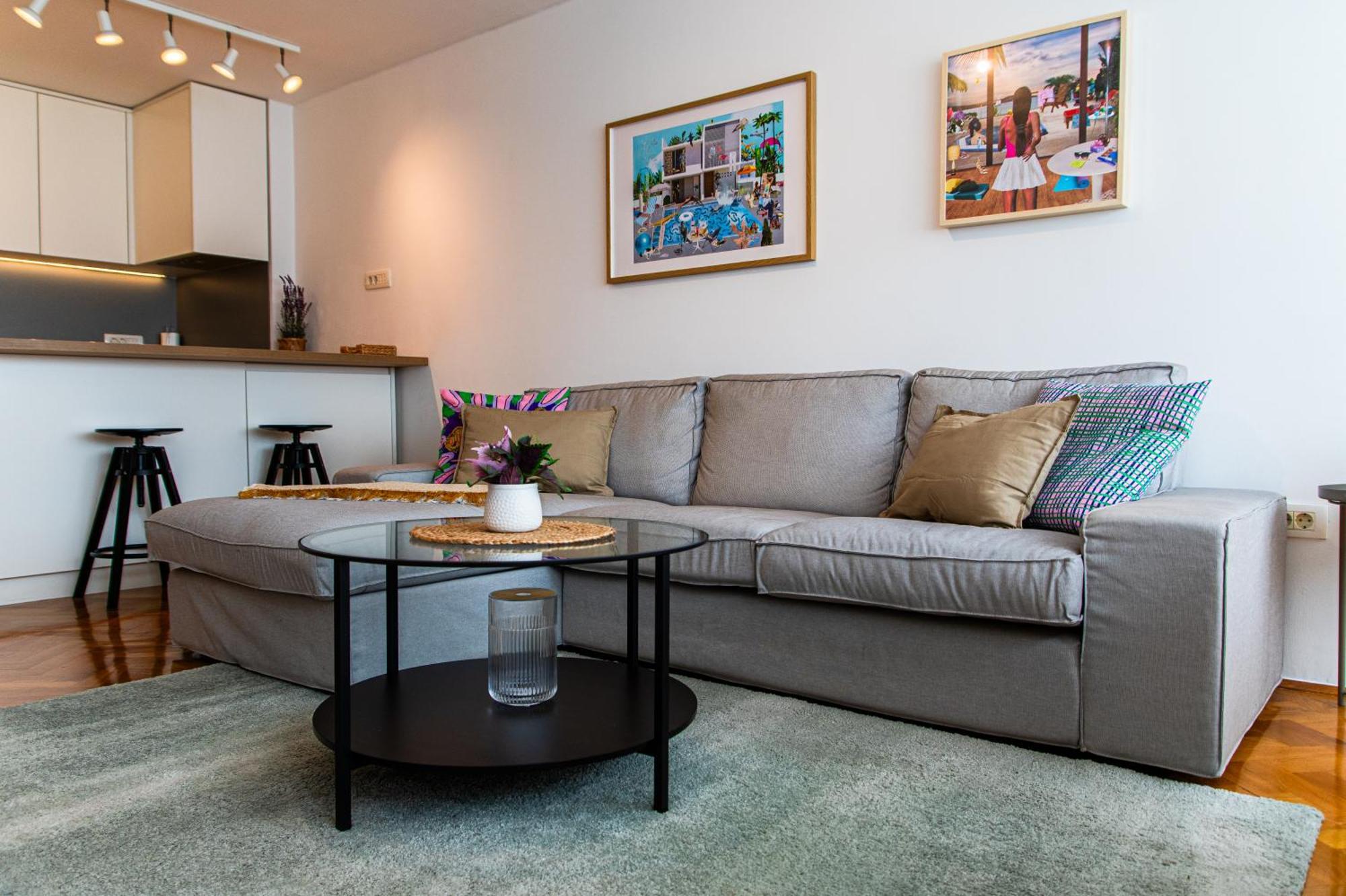 Flexible Selfcheckins 96 - - 2 Bedrooms - Wifi Apartment *